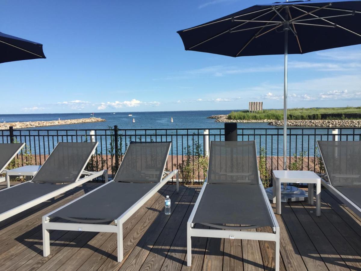 Stunning Stayz At Friday Harbour Beach Marina Resort Lake Simcoe Innisfil Bagian luar foto