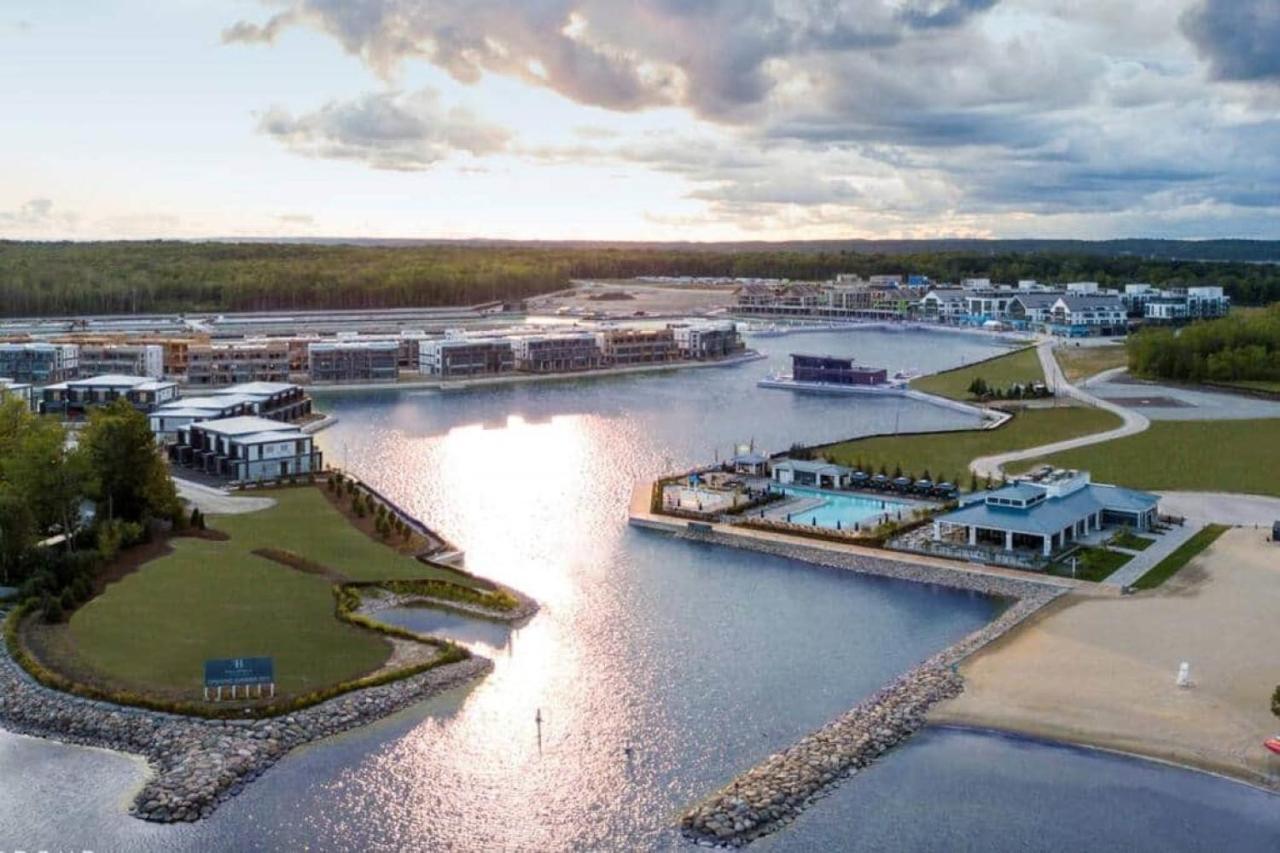 Stunning Stayz At Friday Harbour Beach Marina Resort Lake Simcoe Innisfil Bagian luar foto