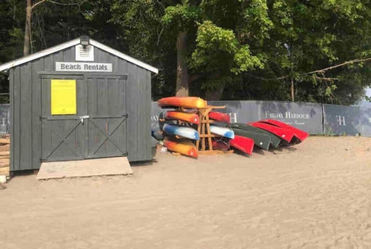 Stunning Stayz At Friday Harbour Beach Marina Resort Lake Simcoe Innisfil Bagian luar foto