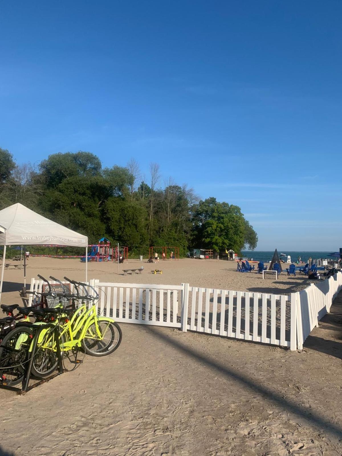 Stunning Stayz At Friday Harbour Beach Marina Resort Lake Simcoe Innisfil Bagian luar foto
